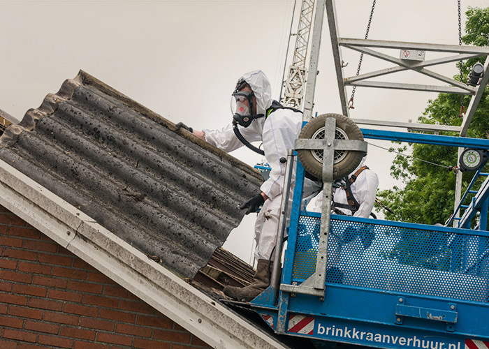 Modernizacja starego dachu pokrytego materiałami z azbestem
